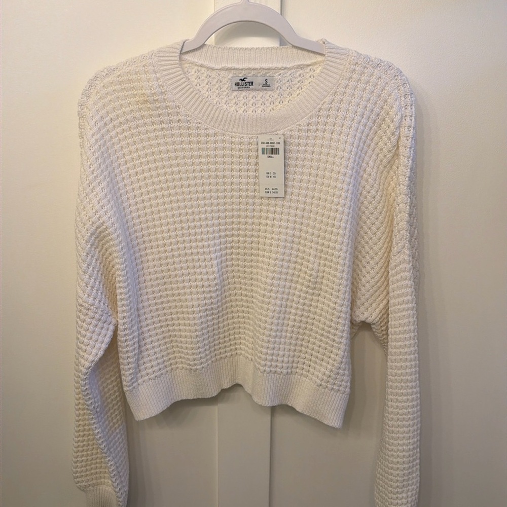 White hollister sweater